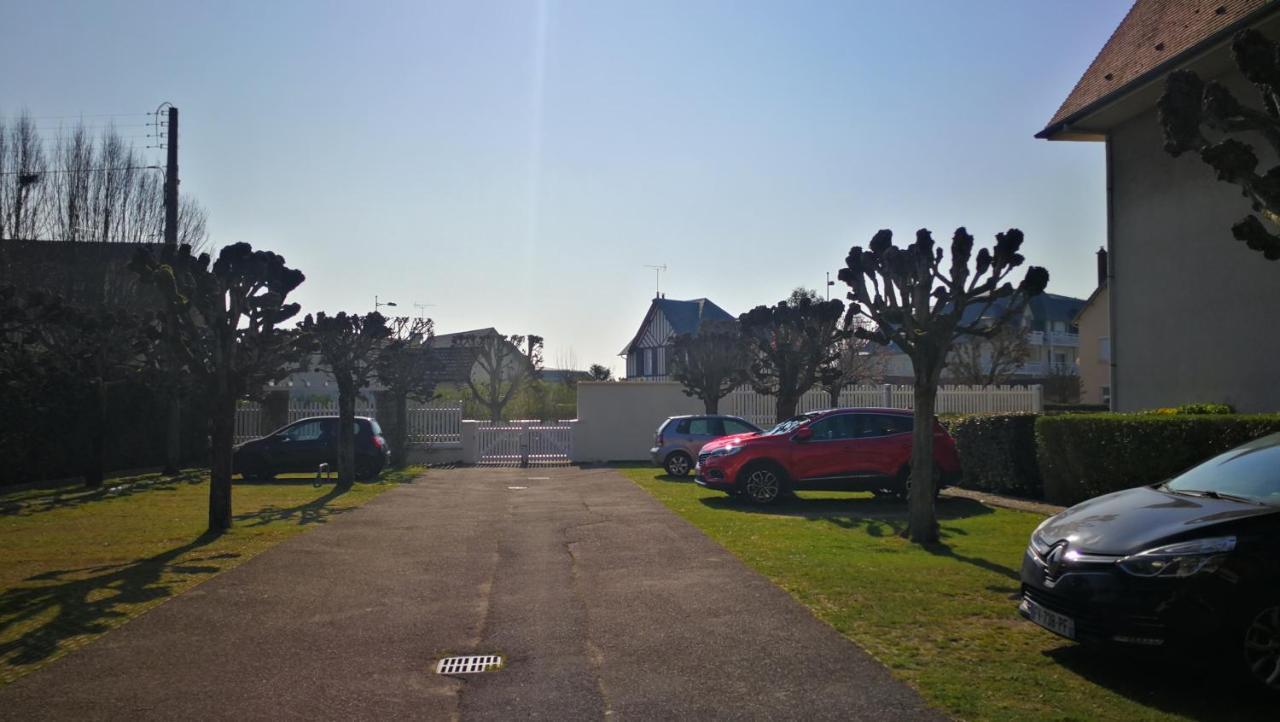 Charmant 2 Pieces A 5 Mn A Pied De La Mer Cabourg Bagian luar foto
