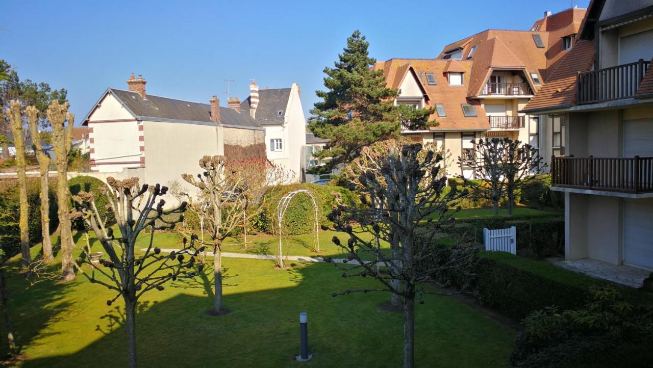 Charmant 2 Pieces A 5 Mn A Pied De La Mer Cabourg Bagian luar foto